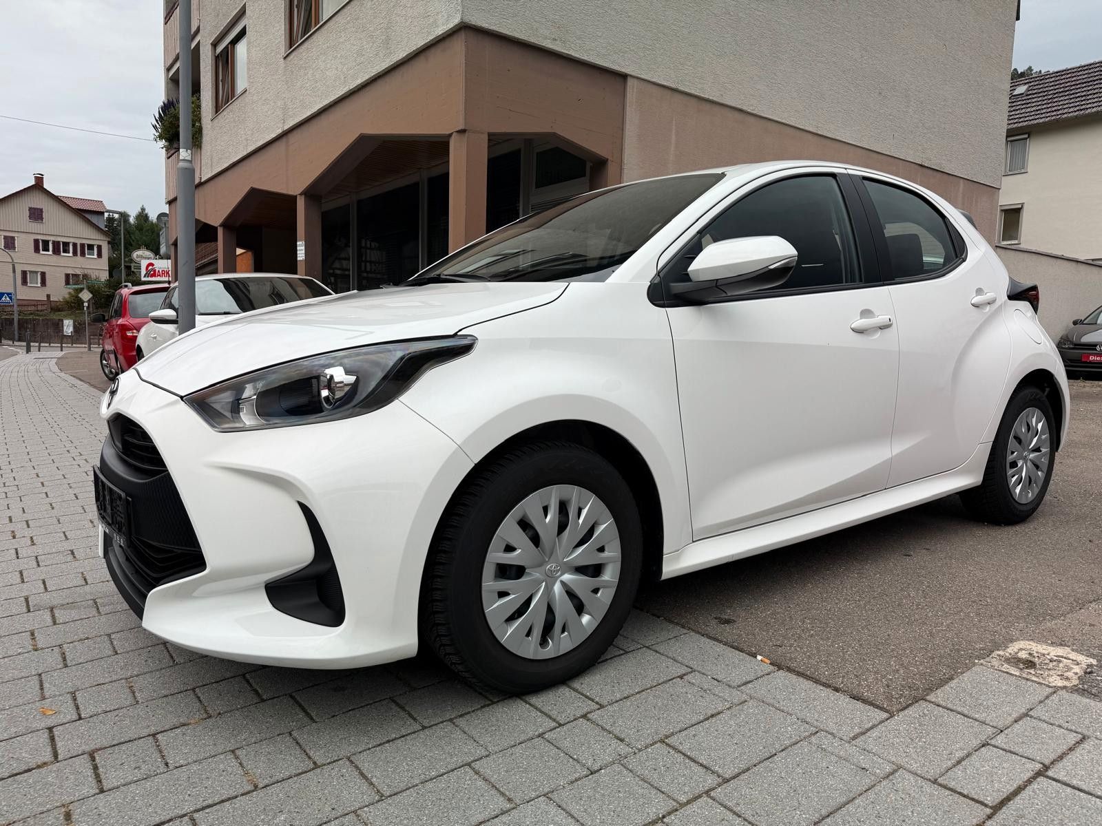 Toyota Yaris Hybrid Business Edition *Kam & Assist +*