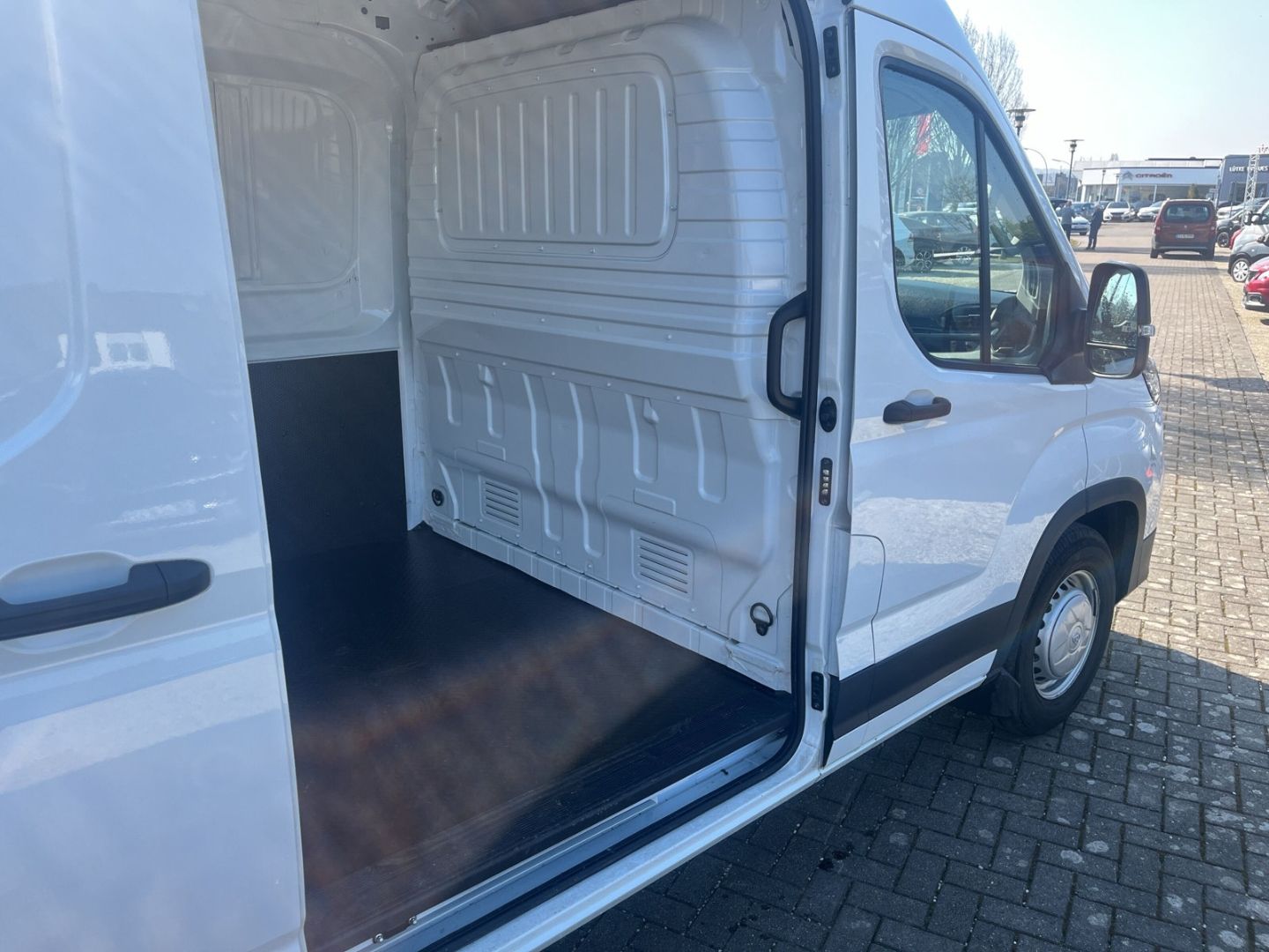 Fahrzeugabbildung Maxus Deliver9 2.0 Diesel Panel Van L3H2 FWD Base inkl