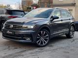 Volkswagen Tiguan 2.0 TDI 4MOTION R-LINE/NAVI/HUD/LED/ - VW Tiguan Gebrauchtwagen in Bochum
