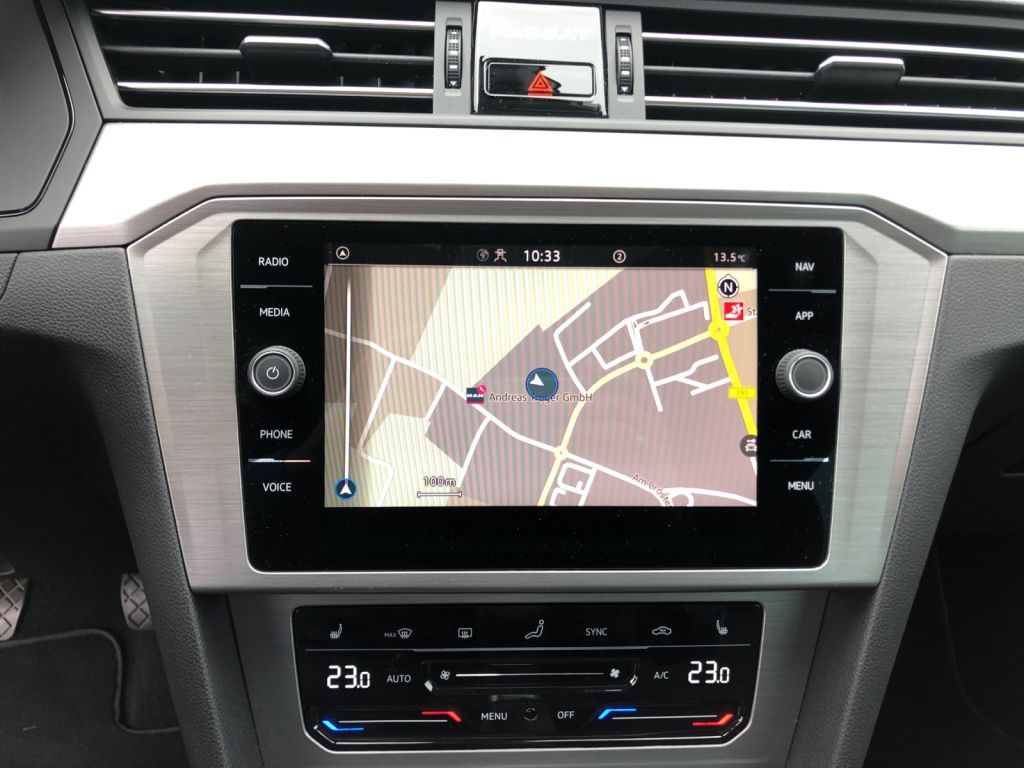 Fahrzeugabbildung Volkswagen Passat Variant 2.0 TDI Navi AHZV SH Navi LED