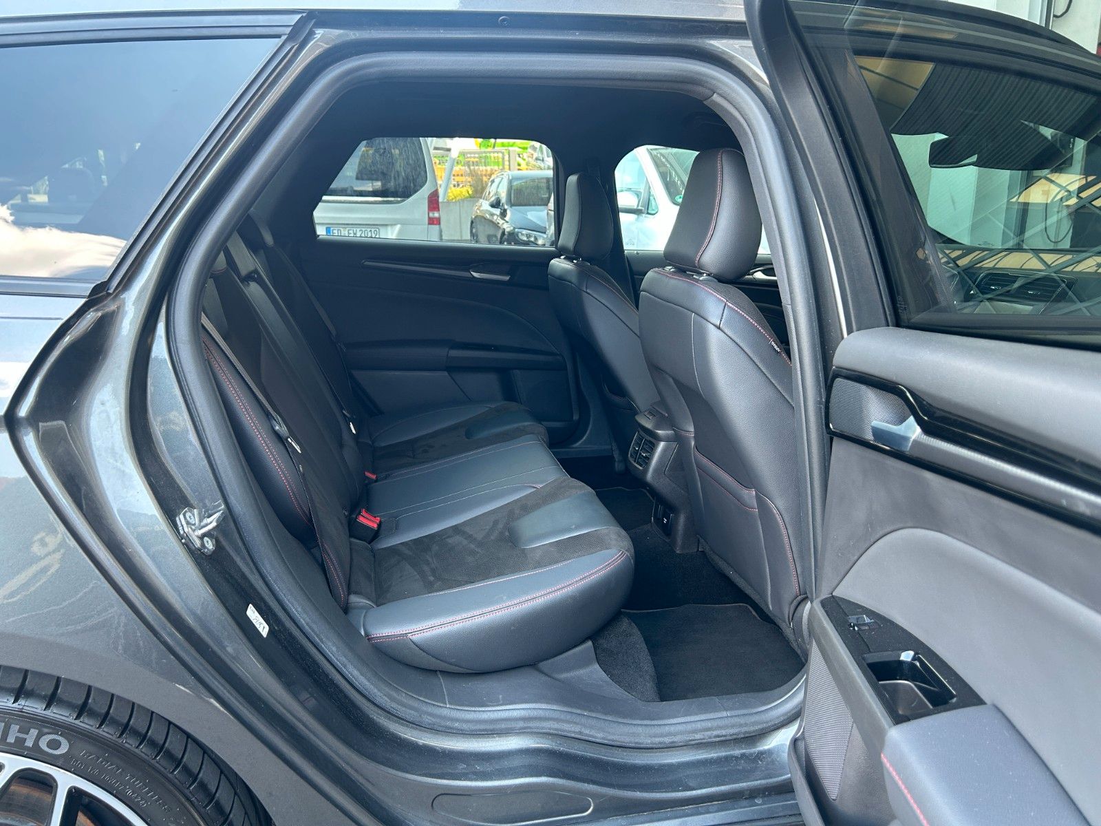 Fahrzeugabbildung Ford Mondeo Turnier ST+AWD+AHK+SportfahrW+TotW