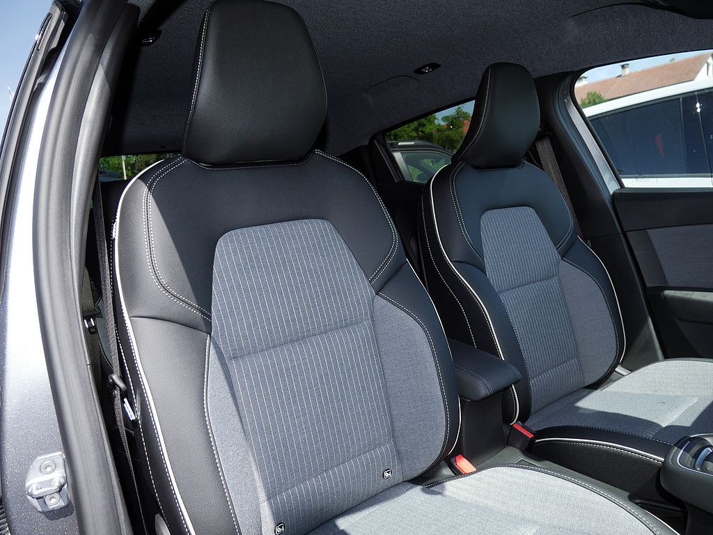 Fahrzeugabbildung Renault Clio Techno TCe 90