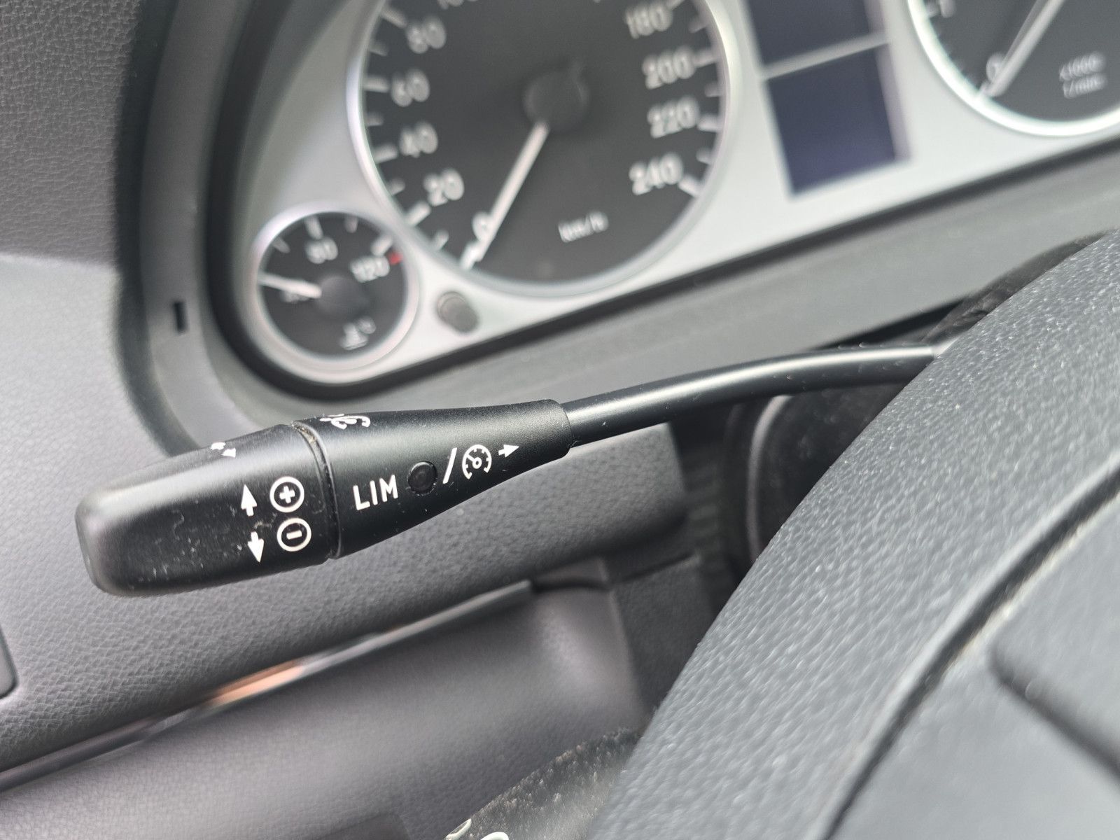 Fahrzeugabbildung Mercedes-Benz B -Klasse 200 AUTOMATIK SERVICE NEU TEMP KLIMA