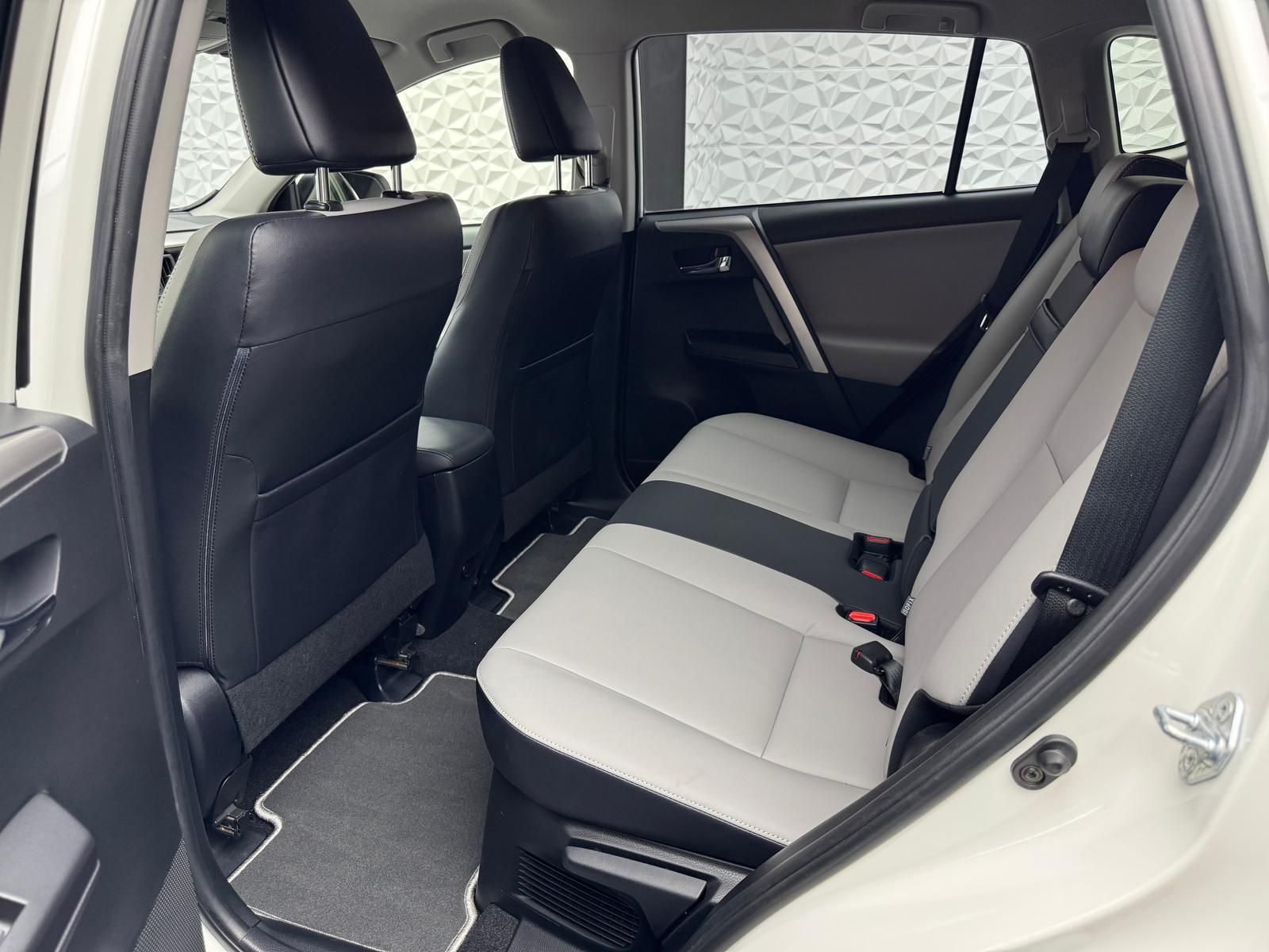 Fahrzeugabbildung Toyota RAV 4 2.5 EXECUTIVE/STANDHZ/RCAM/KEY/LED/DAB/RSA