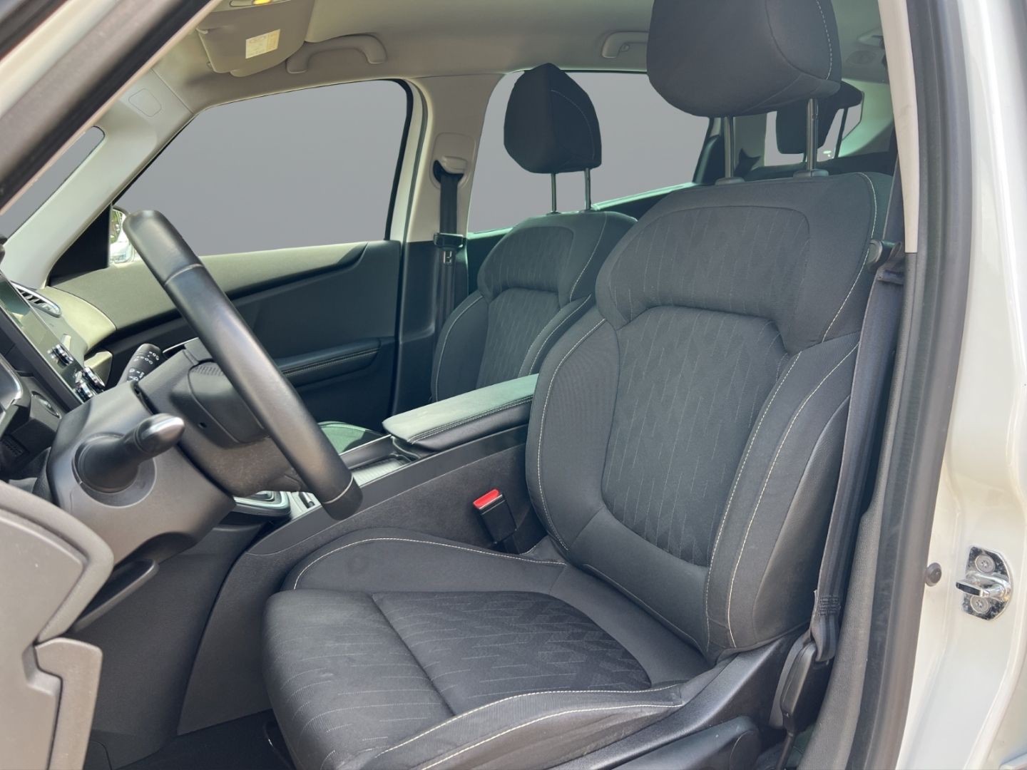 Fahrzeugabbildung Renault Scenic IV Grand Limited 1.3 TCe 140 EU6d-T AHK N