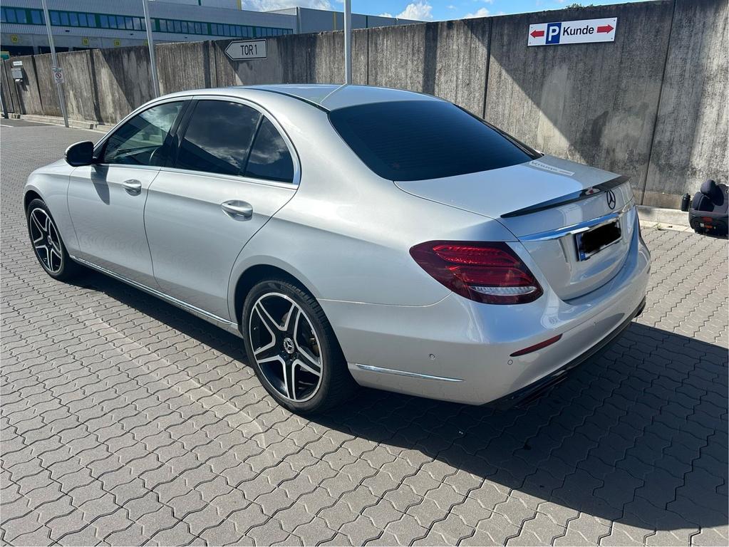 Mercedes-Benz E 220