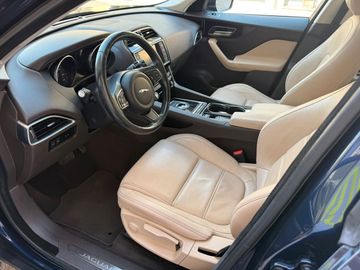 Jaguar F-Pace - 7