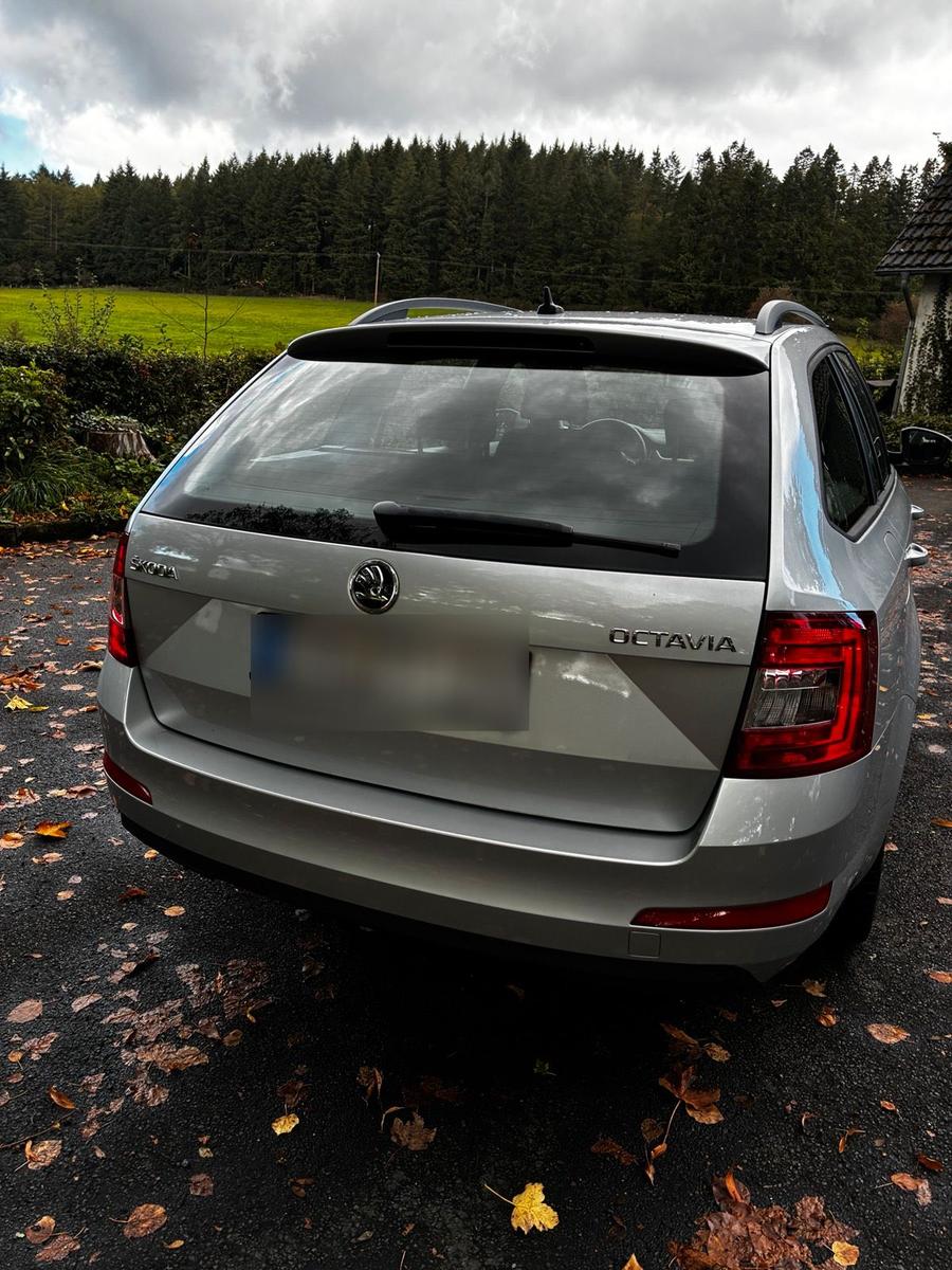 Skoda Octavia 2014 — engine 105 HP (77kW)