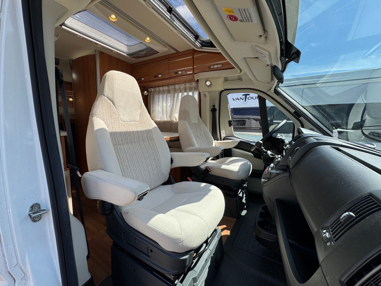 Fahrzeugabbildung HYMER / ERIBA / HYMERCAR EXSIS-T 474 EB FIAT DUCATO 1.HAND SAT TV MARKISE