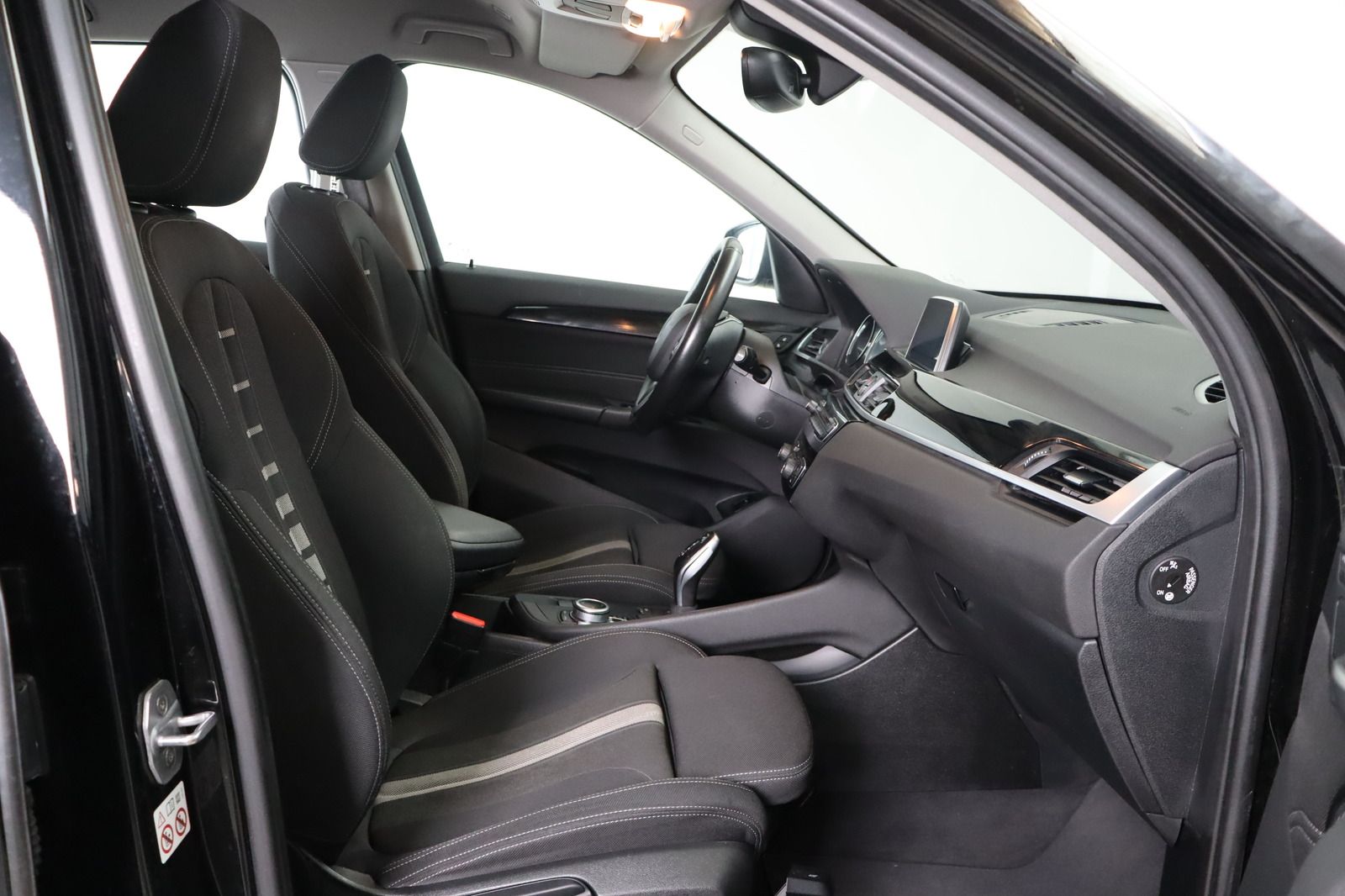 Fahrzeugabbildung BMW X1 xDrive18d * LED * Navi * RFK