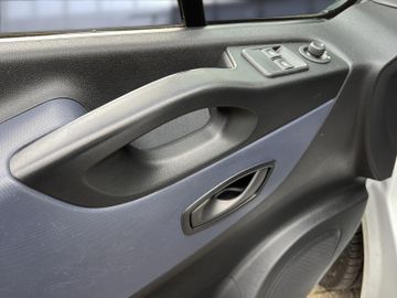 Opel Vivaro - 10