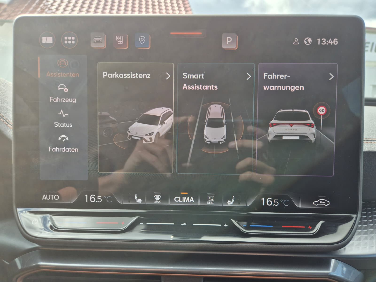 Fahrzeugabbildung CUPRA Leon 1.5 eTSI DSG PANO*AHK*DYNAMICA*EDGE*18" 5JG