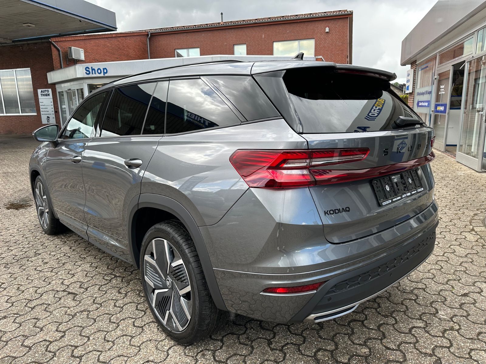 Fahrzeugabbildung SKODA Kodiaq 1.5 TSI Sportline DSG AHK/Matrix/Navi/ACC
