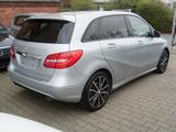 Mercedes-Benz B 180 Automatik / Night Paket / Panorama - Mercedes-Benz B 180 Gebrauchtwagen in Berlin