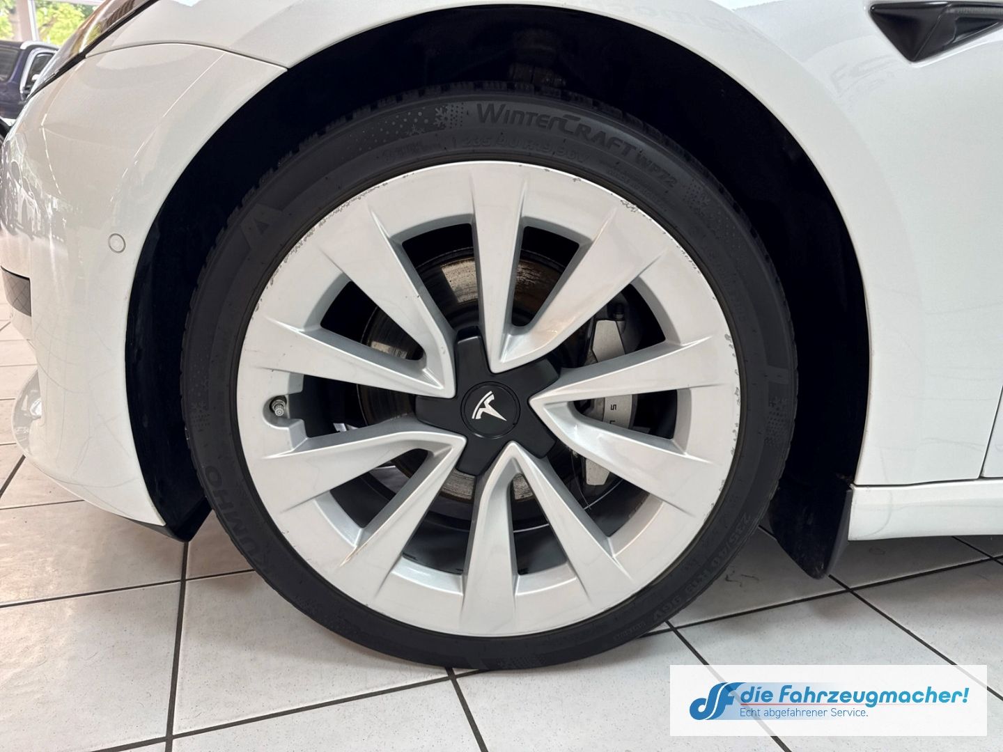 Fahrzeugabbildung Tesla Model 3 Basis RWD Soundsystem ACC El. Heckklappe
