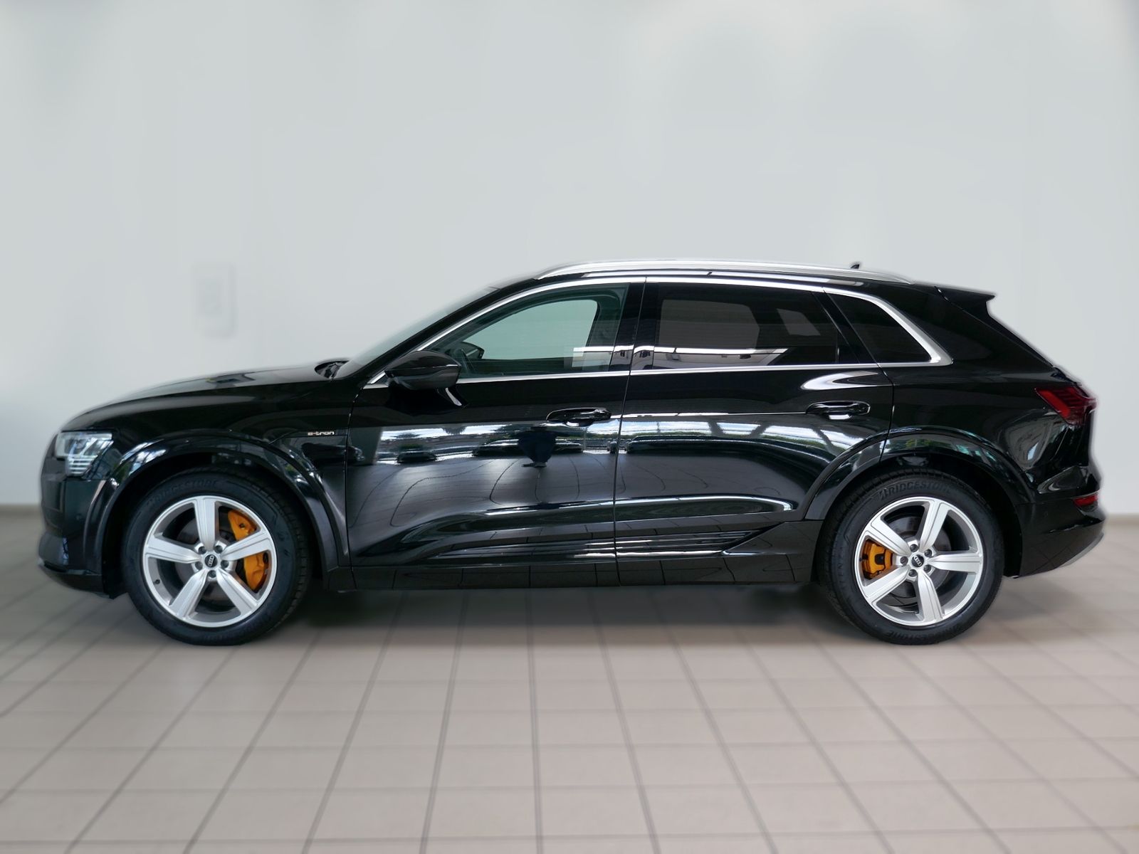 Fahrzeugabbildung Audi e-tron advanced 55 quattro 300kW | LED RFK CCS