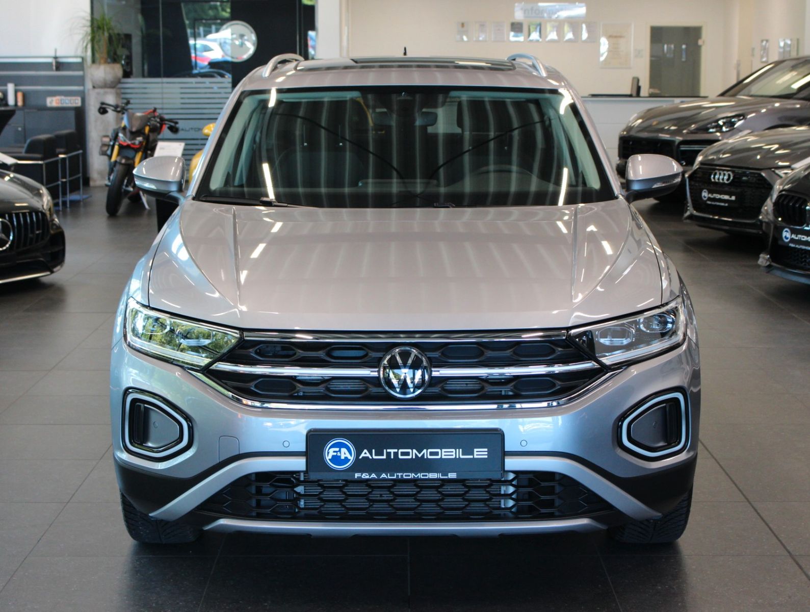 Fahrzeugabbildung Volkswagen T-Roc 1.5 TSI DSG Style*PNRM*Navi*Kamera
