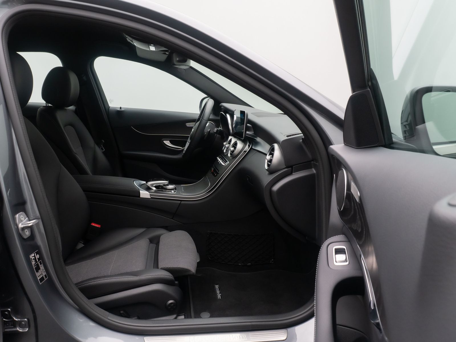 Fahrzeugabbildung Mercedes-Benz C 180 Exclusive PDC NAVI GeschwindigR Teilleder