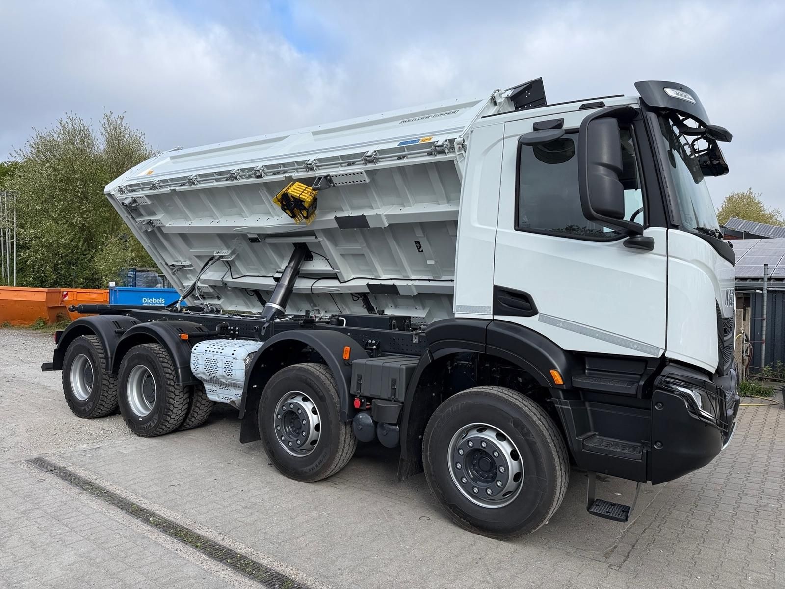Fahrzeugabbildung Iveco X-Way AD 360X50Z HR OFF Meiller Dreiseitenkipper