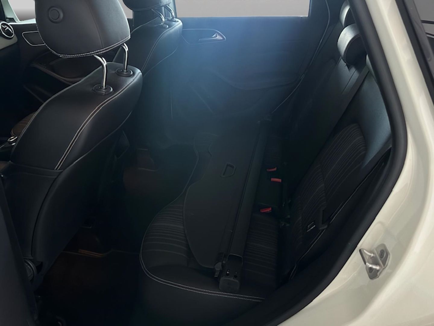 Fahrzeugabbildung Mercedes-Benz B 180 Sportpaket AHK-el. klappb. Bi-Xenon SHZ No