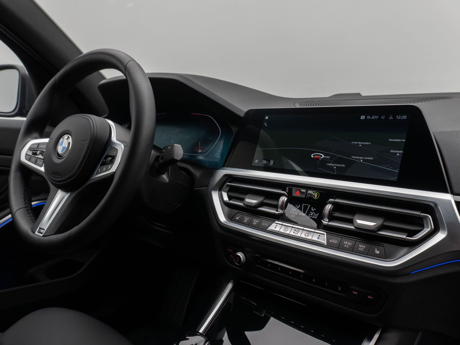 Fahrzeugabbildung BMW 318d Kamera DAB Sport Alarm Geschwindigkeitsreg