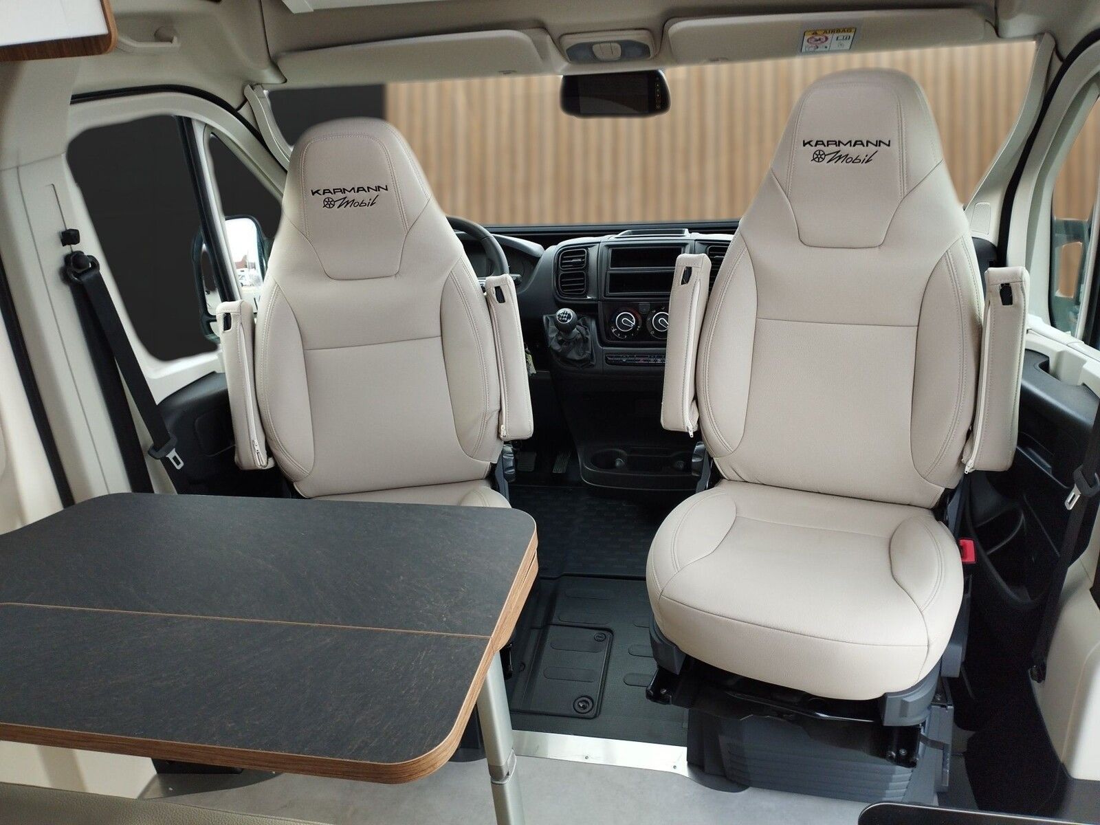 Fahrzeugabbildung Karmann Dexter DE 580 140 PS und Concept Paket