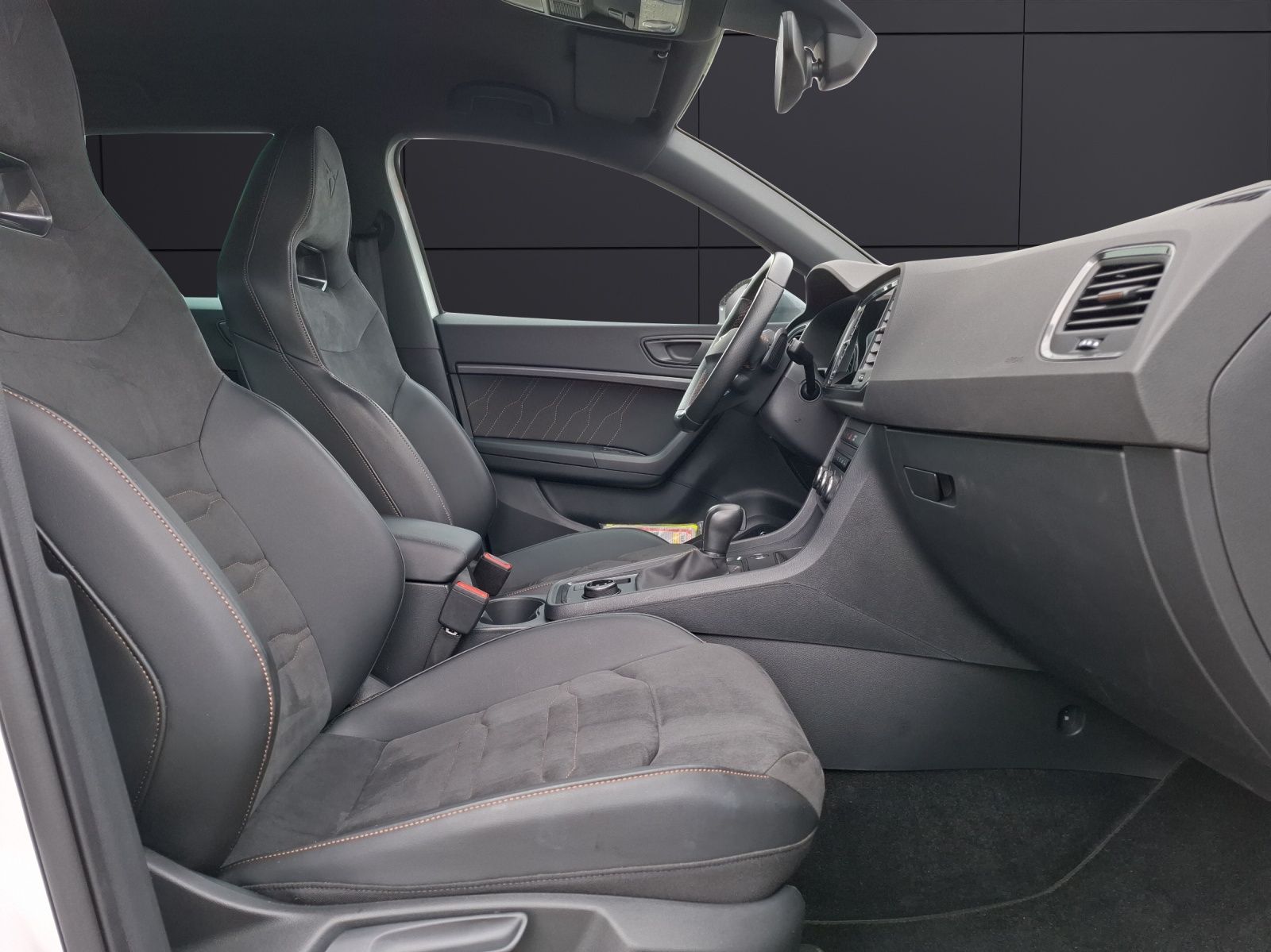 Fahrzeugabbildung SEAT Ateca VZ DSG 4Drive LED Navi AID ACC beats Park-