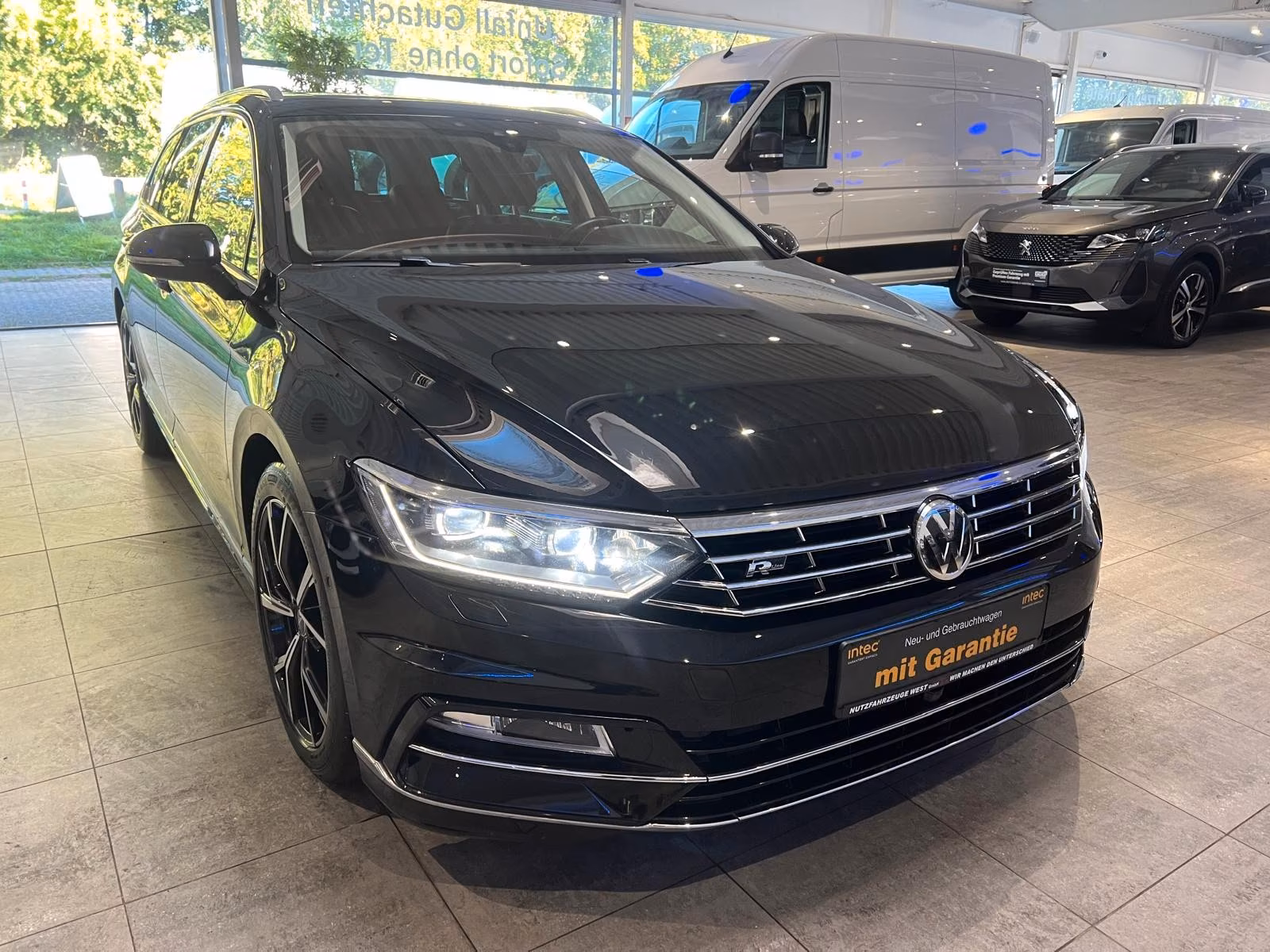 Volkswagen Passat Variant R-Line 4Motion*Pano*360°*AHK*DSG
