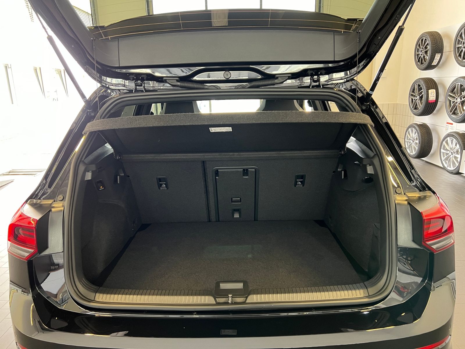 Fahrzeugabbildung Volkswagen Golf VIII GTD 2.0 TDI DSG *Black Style, AHK, LED