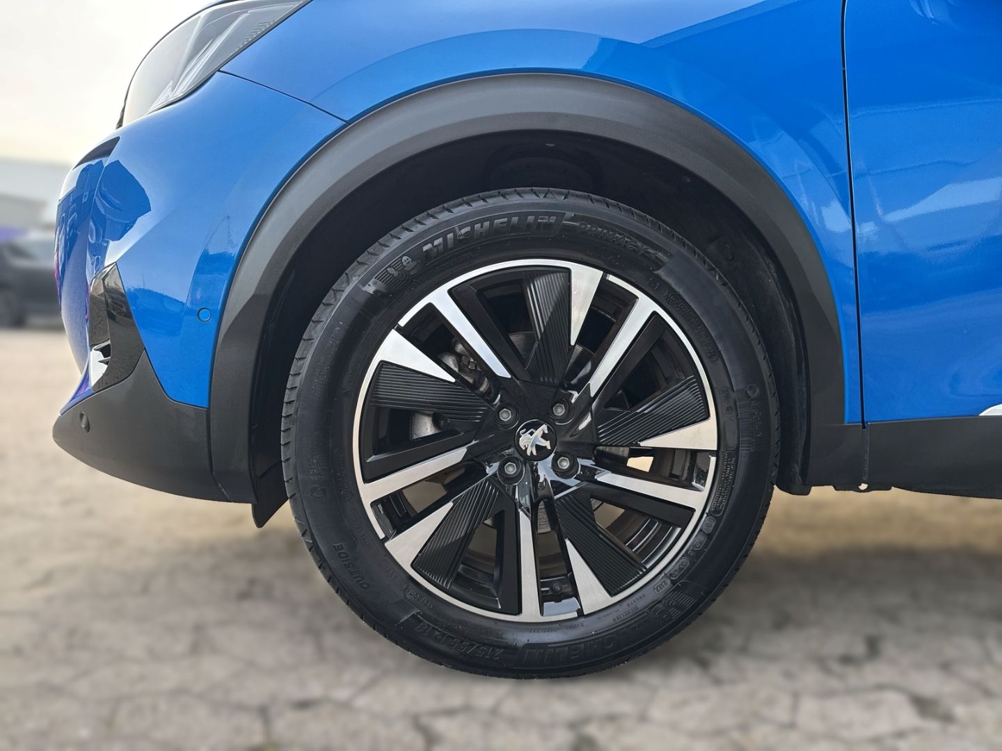 Fahrzeugabbildung Peugeot 2008 e- GT Pack El. Panodach Navi Leder Massages
