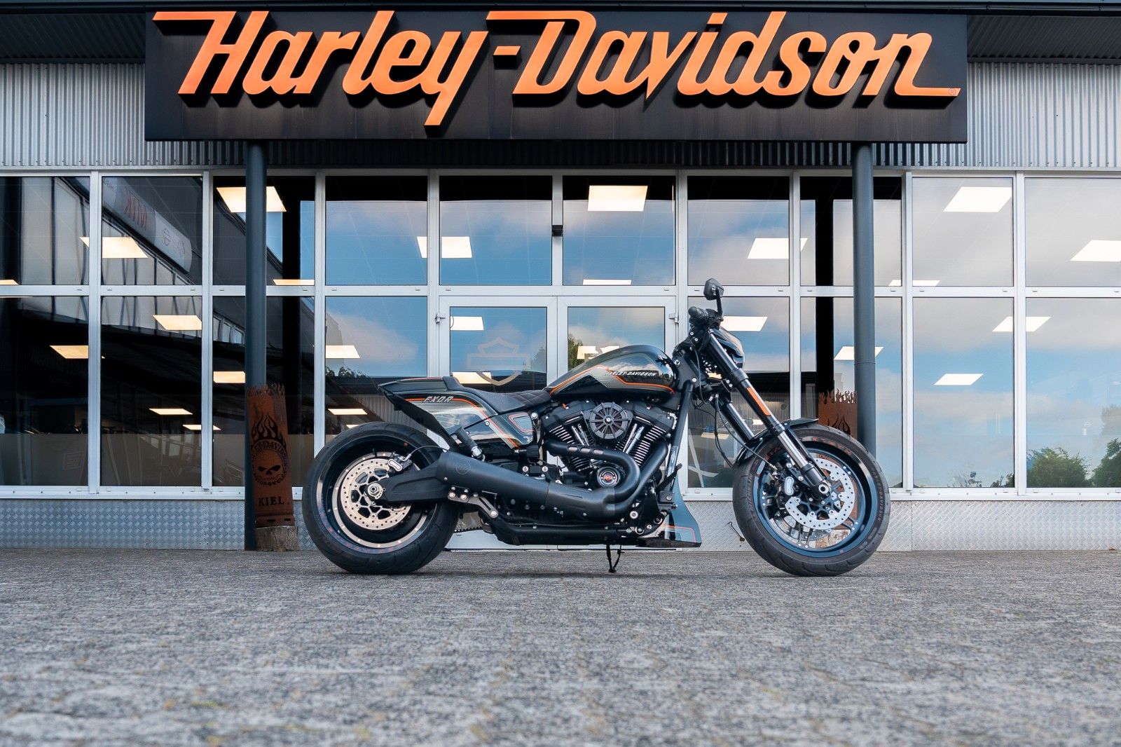 Fahrzeugabbildung Harley-Davidson FXDRS 114 CUI - KESSTECH - SEITLICHER KZH
