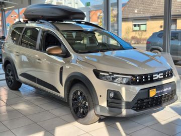 Dacia Jogger Extreme Hybrid 155 Winter, Navi, Driving