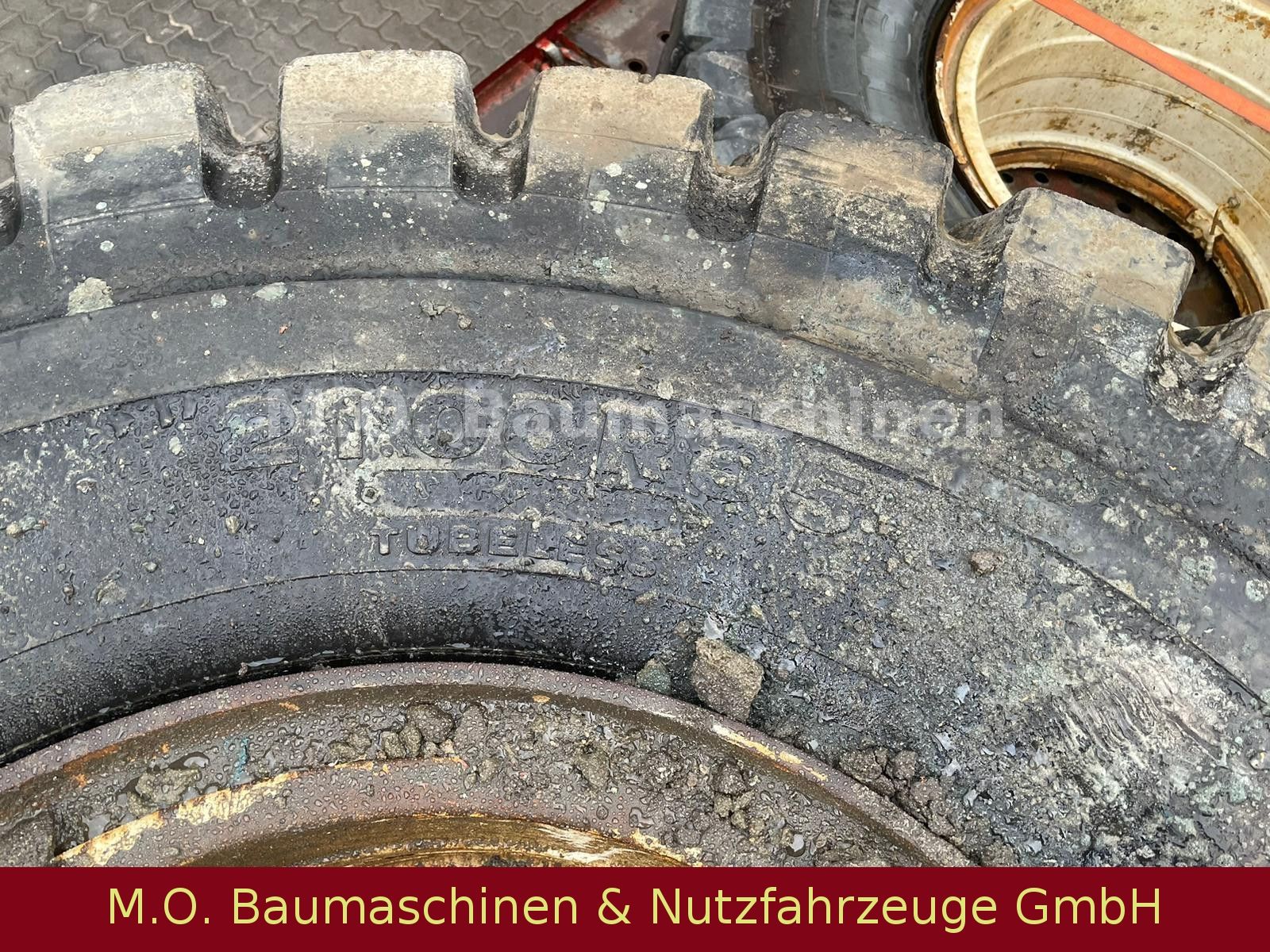 Fahrzeugabbildung CAT 6 x  Reifen / Michellin / Bridgestone /21.00R35/