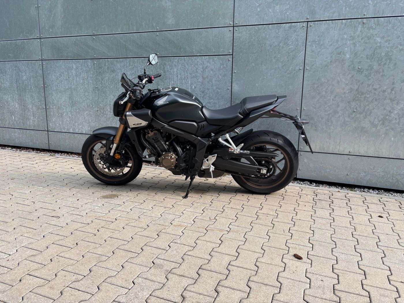 Fahrzeugabbildung Honda CB 650 R mit Tieferlegung um 35 mm
