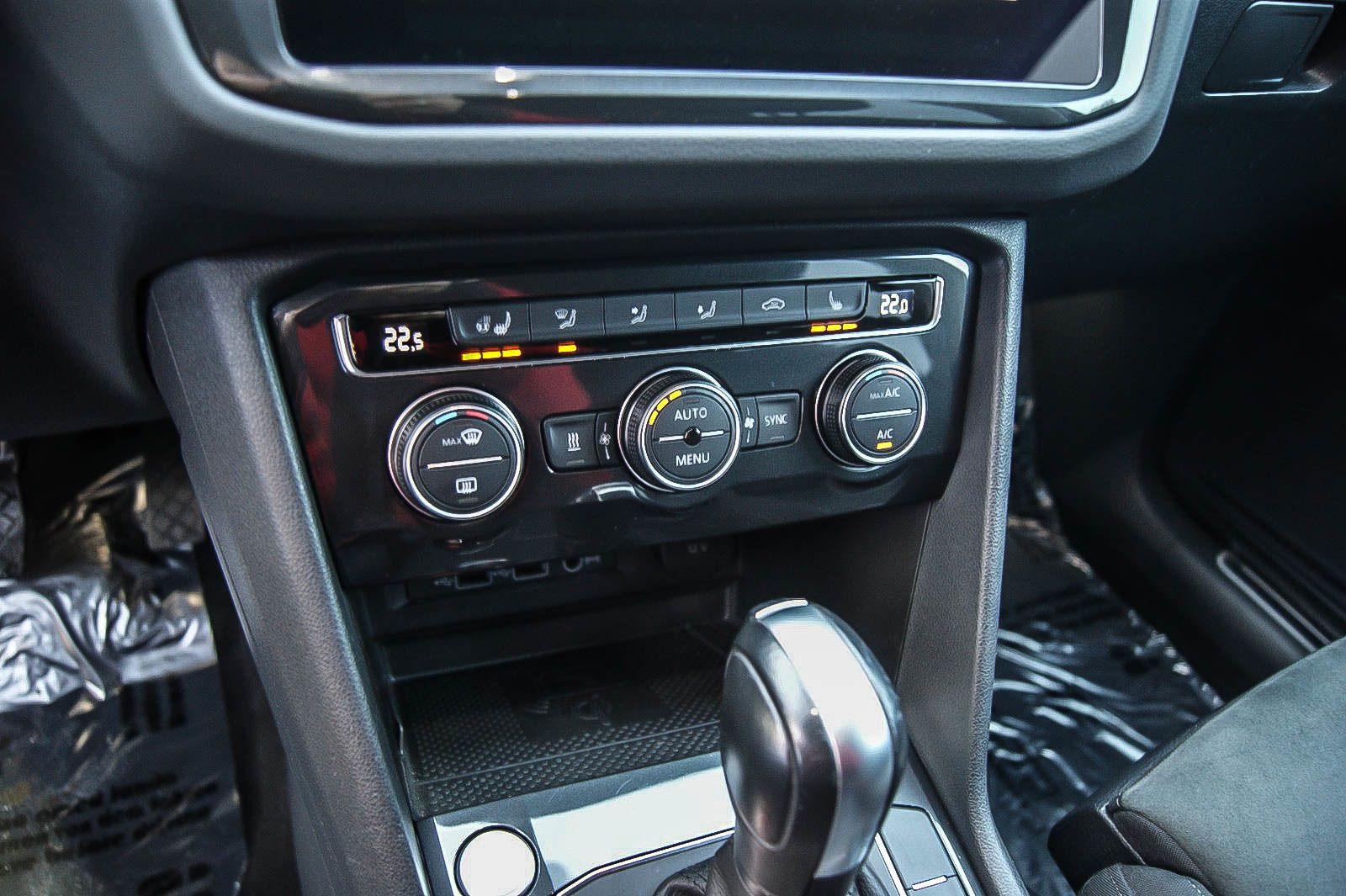 Fahrzeugabbildung Volkswagen Tiguan 2.0TDI 4Motion DSG R-LINE Black Style 19'