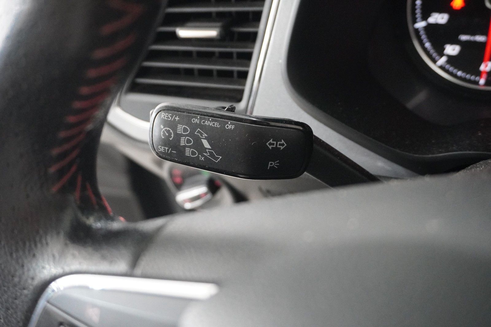 Fahrzeugabbildung SEAT Leon ST 1.4 TSI FR SPORT DSG KLIMA/PDC/TEMP/PANO