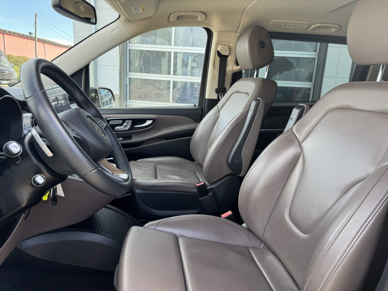 Fahrzeugabbildung Mercedes-Benz V 300d Avantgarde Ed. 4x4 Distronic*AHK*Standhzg