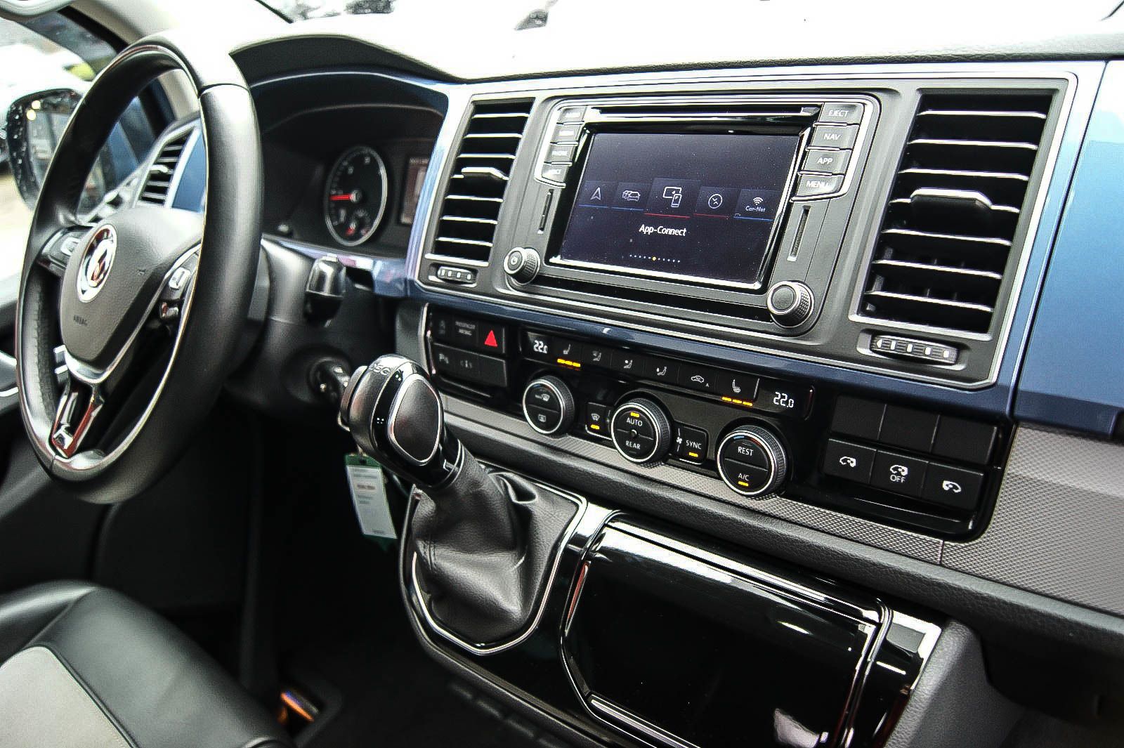 Fahrzeugabbildung Volkswagen T6 Multivan 2.0 TDI DSG Highline LEDER NAVI ACC