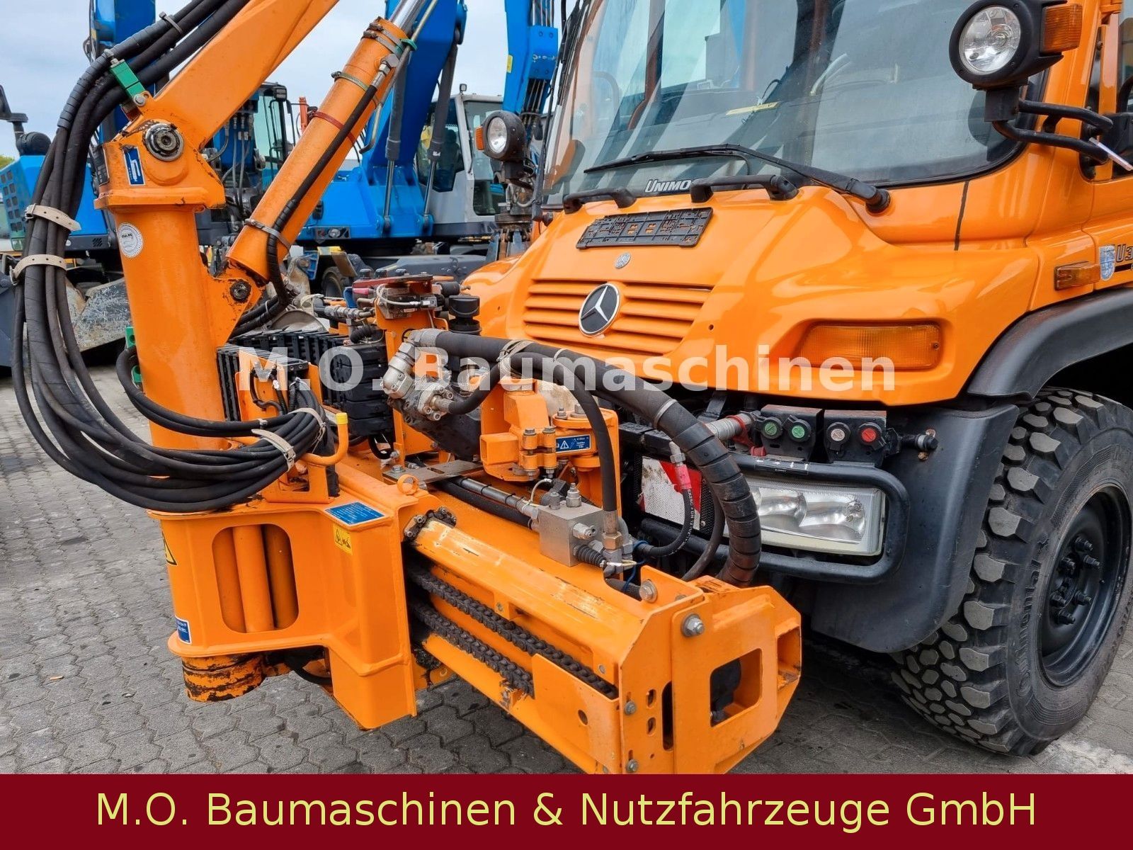 Fahrzeugabbildung Unimog U 300 Plus / Mulag  / Mähgerät / Schere / Bürste