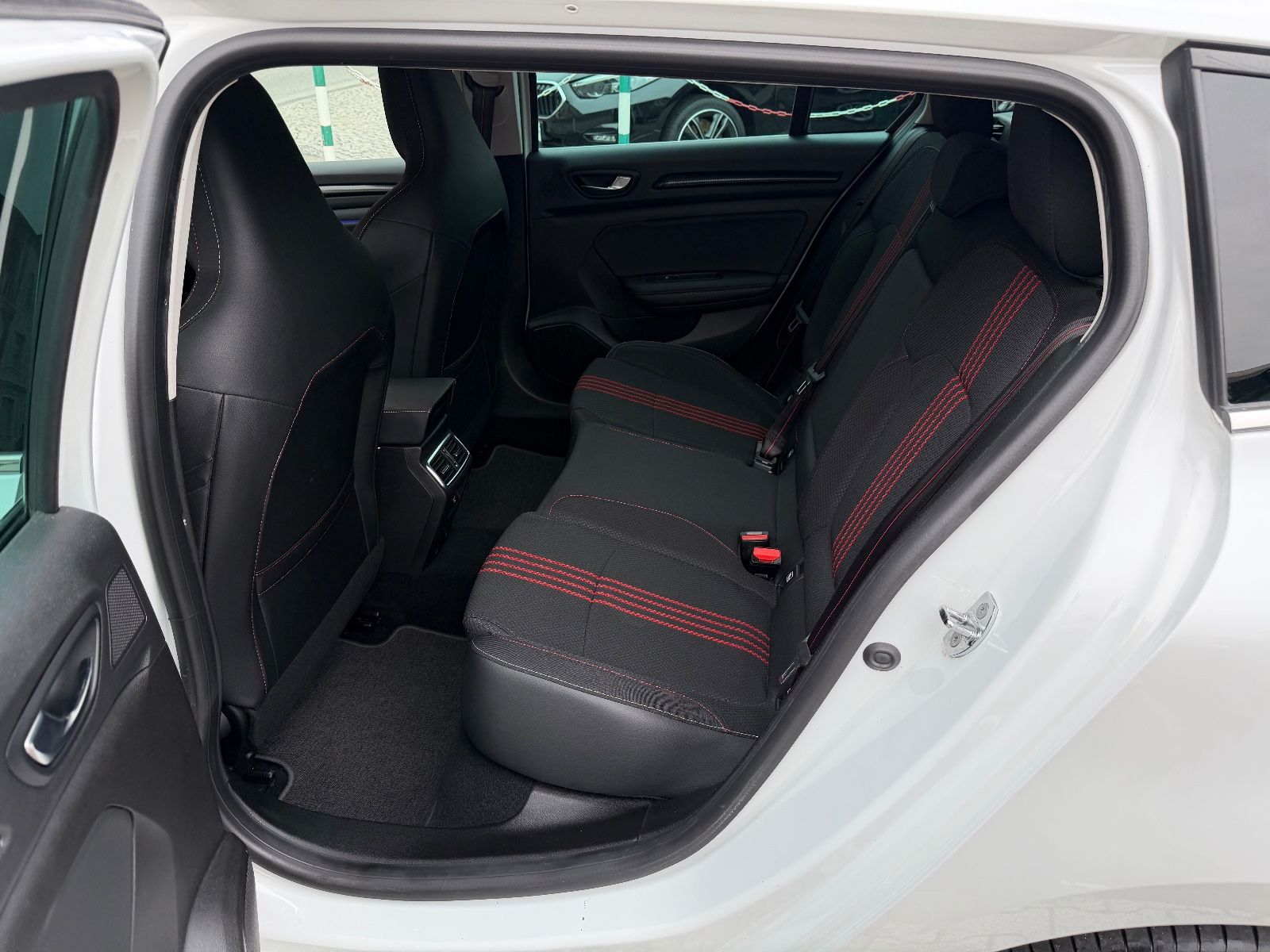 Fahrzeugabbildung Renault Megane IV Grandtour R.S. LINE 1-HD NAVI LED BOSE