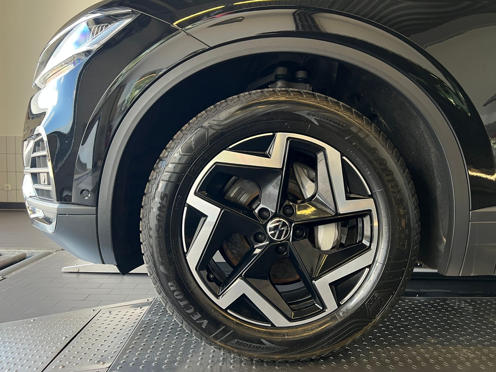 Fahrzeugabbildung Volkswagen Touareg 3.0 TDI 4MOTION *AHK, Luft, Leder, ACC,