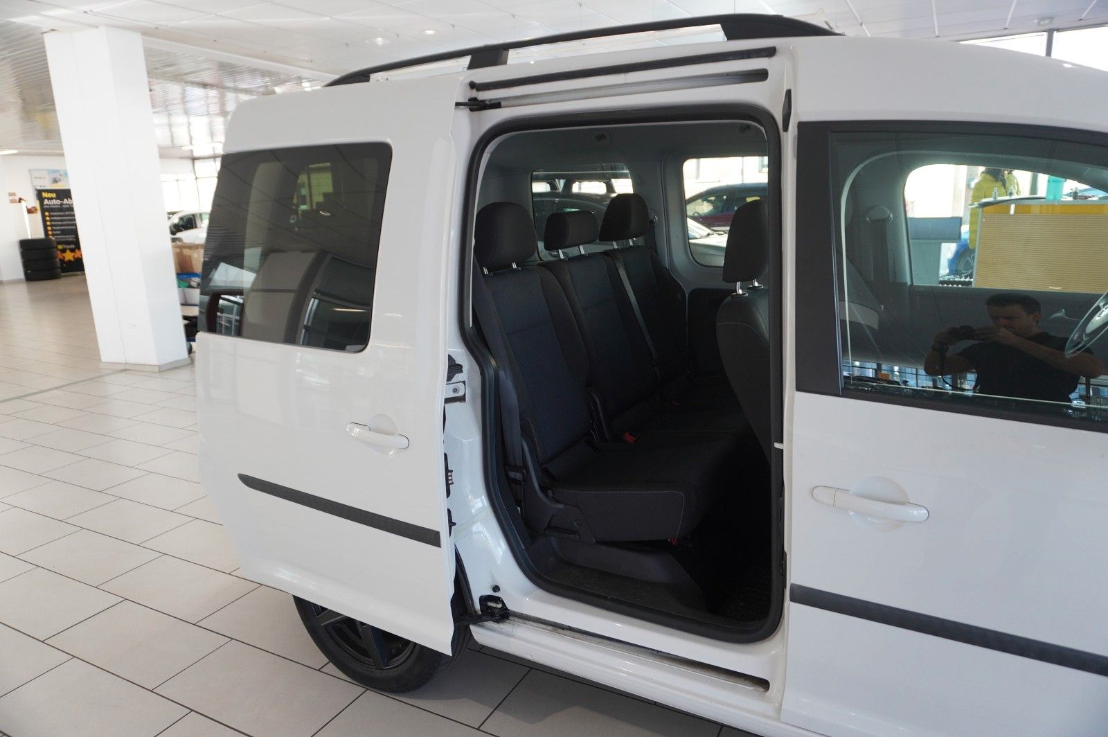 Fahrzeugabbildung Volkswagen Caddy 1.4 TSI TRENDLINE DSG 5-SITZE KLIMA/AHK
