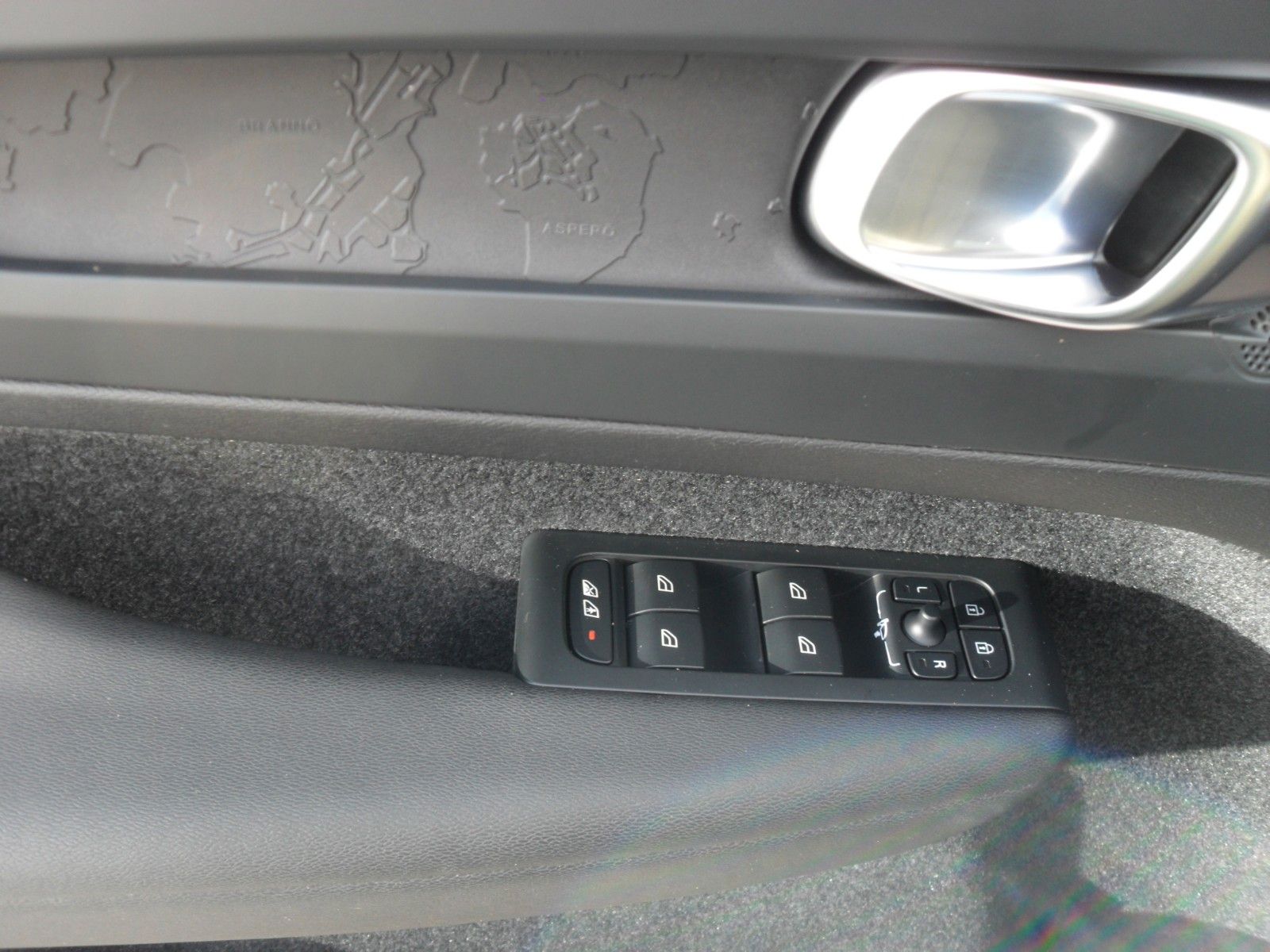 Fahrzeugabbildung Volvo C40 Core Recharge Pure Electric 2WD