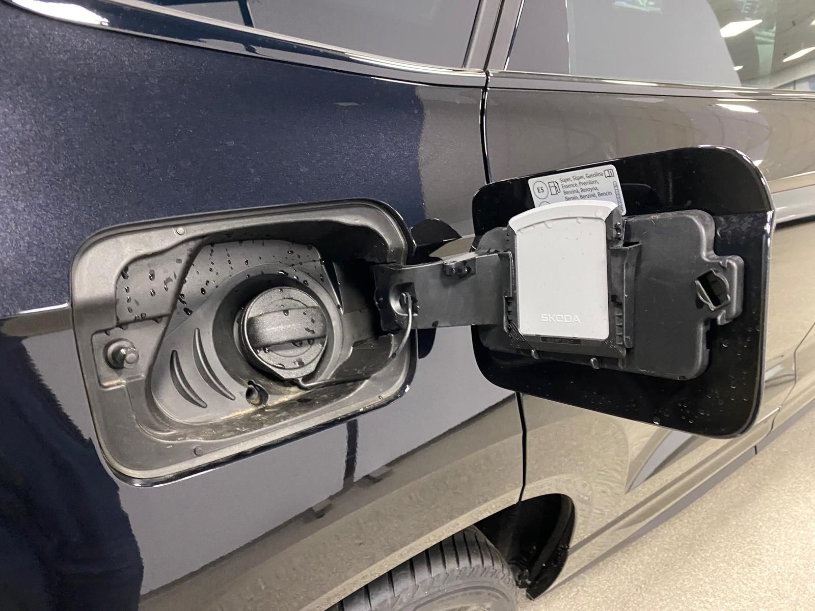Fahrzeugabbildung SKODA Karoq 1.5 TSI SPORTLINE+MATRIX+ACC+AHK+APP+RFK++