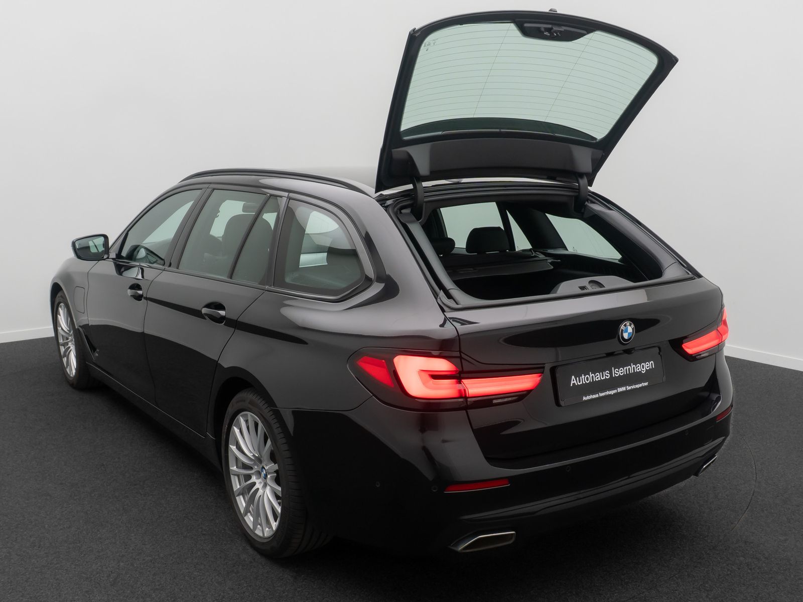 Fahrzeugabbildung BMW 530e xD 360°HUD DAB H/K 4xKlima Komfort AHK ACC