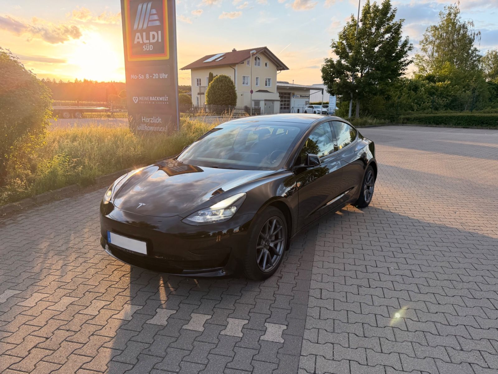 TESLA Model 3