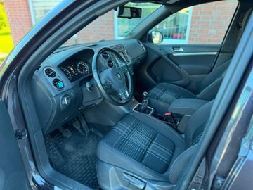 Volkswagen Tiguan - 12