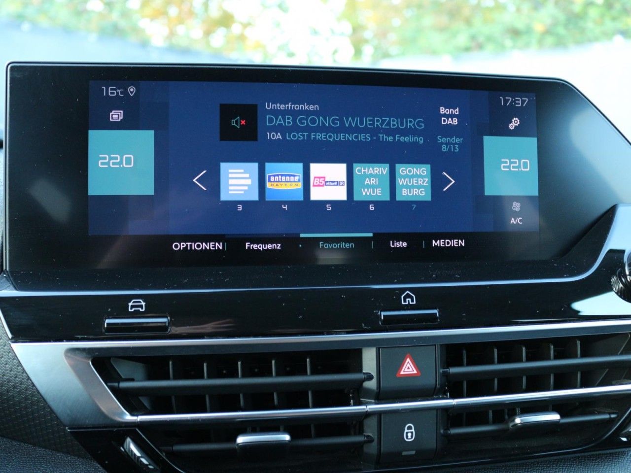 Fahrzeugabbildung Citroën ë-C4 SHINE 136