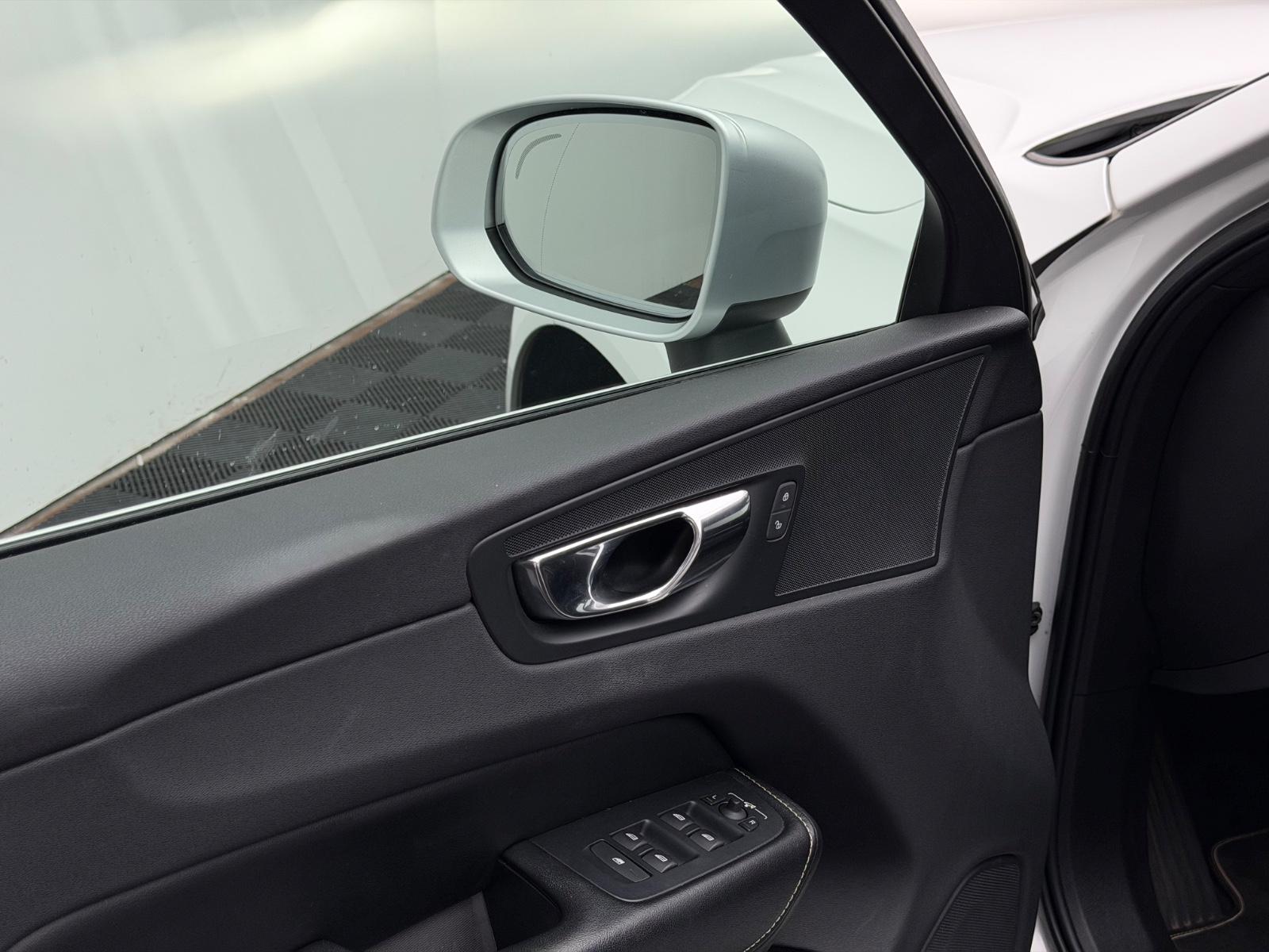 Volvo XC60 D5 AWD R-Design AHK 3D-NAVI Intel Sport