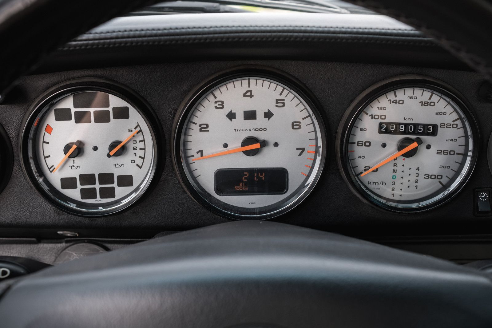 Fahrzeugabbildung Porsche 993/911 Carrera Coupé DAB-Tuner-Navigation